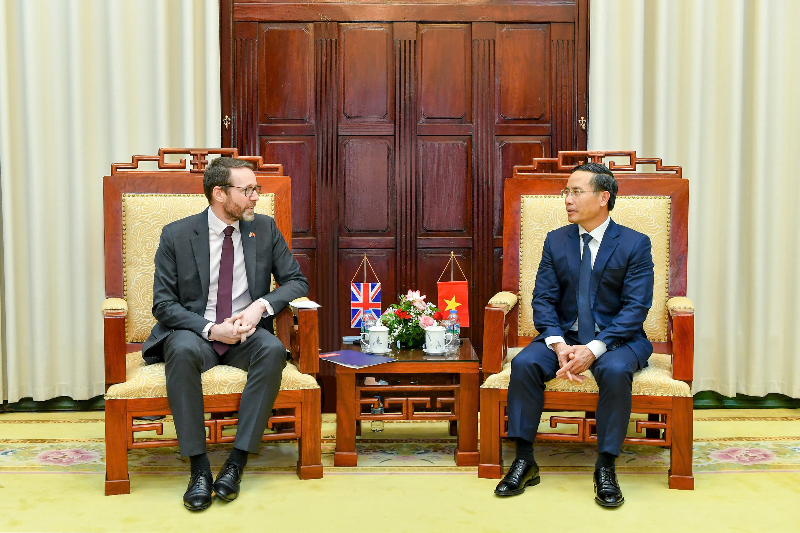 2008 TD chu tri buoi tiep.jpg